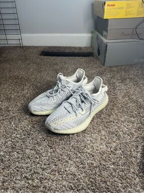 Yeezy BOOST 350 V2